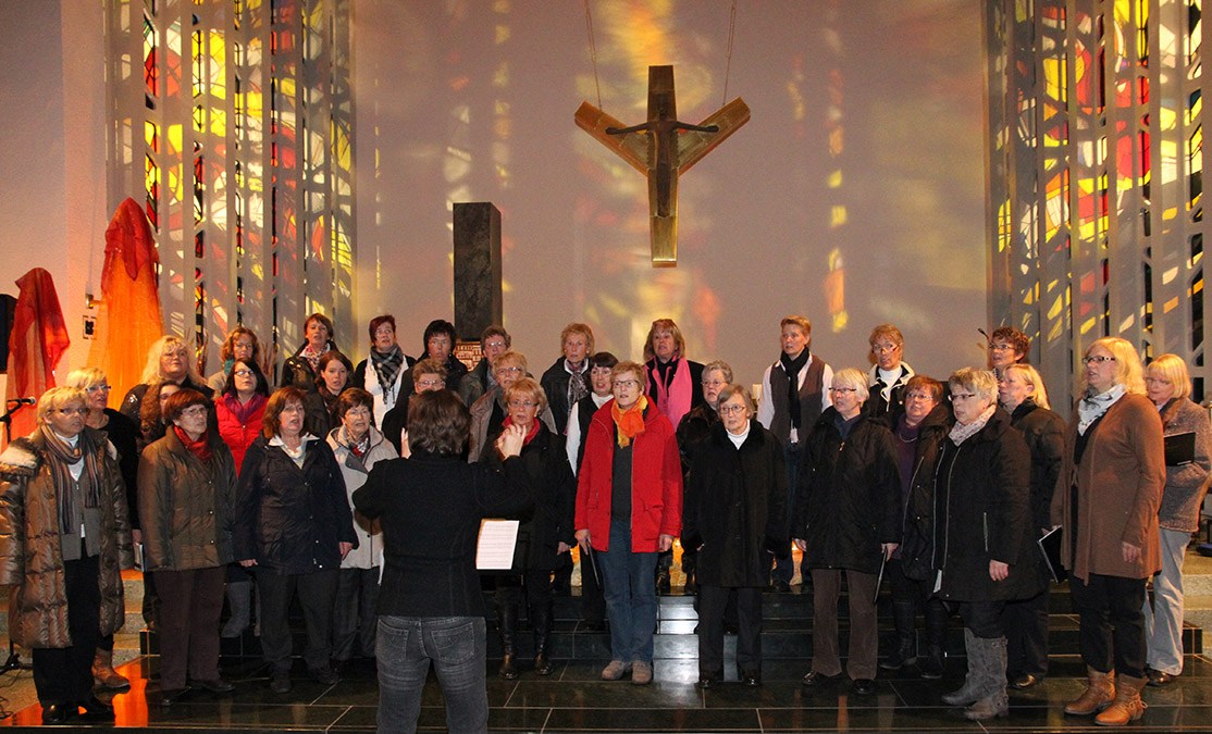 Wollen an den Erfolg im vergangenen Jahr anknüpfen: der Frauenchor „Harmonia“ und die „Voices of Harmony“ mit ihrem Konzert im Advent (Foto: Frauenchor „Harmonia“)