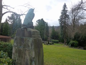 Der Eichholzfriedhof bietet zahlreiche kulturhistorisch bedeutsame Grabdenkmäler, aber auch immer mehr Rasenflächen. (Foto: oe)