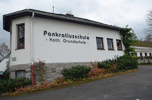 Die Sunderner Pankratiusgrundschule, in der auch die Endorfer Kinder unterrichtet werden,  soll nach dem jüngsten Ratsbeschluss künftig Sebastiansschule heißen.