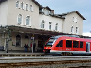 Die Bahn startet bereits in diesem Jahr mit ihrer Modernisierungsoffensive am Bahnhof Neheim-Hüsten. (Foto: oe)