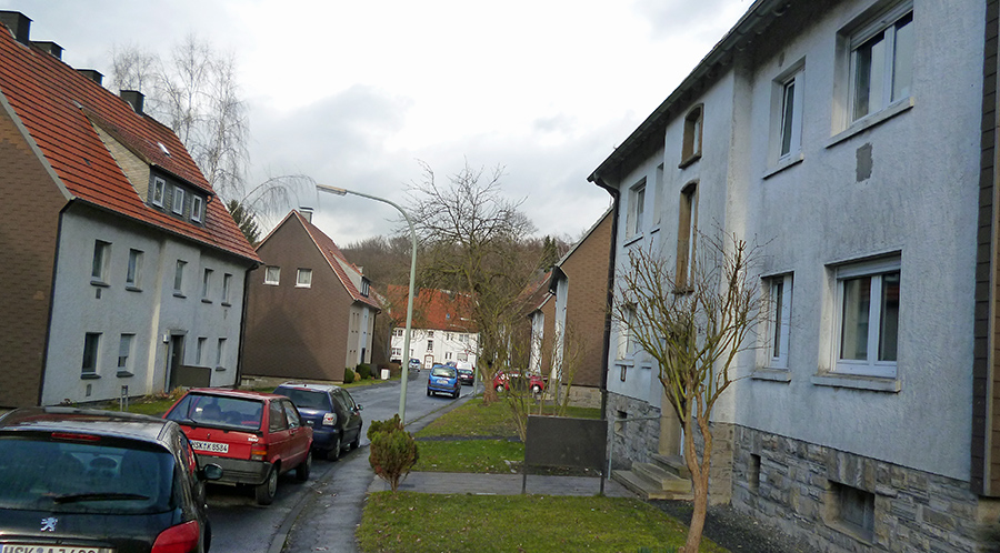 An der Hardenbergstraße am Neheimer Müggenberg sollen 2015 die ersten Häuser der Genossenschaftssiedlung abgerissen werden. (Foto: oe)