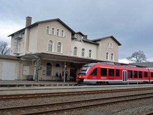 Der Bahnhof Neheim-Hüsten bekommt einen sicheren zugang zum bahnsteig in Richtung Arnsberg. (Foto: oe)