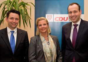 Das neue Spitzen-Trio der CDU Sundern für die Wahl zum Stadtrat: v. r. n. l. Stefan Lange, Sibylle Rohe-Tekath und Sebastian Booke. (Foto: CDU)