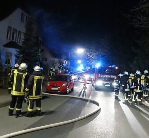 Dachgeschossbrand in Müschede am Krakeloh. (Foto: Feuerwehr)
