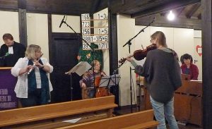 Radio-Gottesdienst in Sundern: Das Quartett in enger Verbindung zum Prediger.  (Foto: KKB)