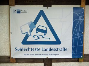 Zum zweiten Mal hat die IHK in Arnsberg den Titel "Schlechteste Landesstraße" vergeben. (Foto: oe)