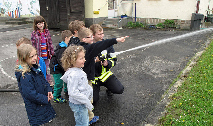 Brandschutzerziehung im Kindergarten "Sonnenland" in Wennigloh. (Foto: Feuerwehr Arnsberg)