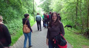 Anna Adamczyk, Gründerin des Arbeitskreises "WIR gestalten Sundern" (rechts) beim ersten Treffen der Projektgruppe „Natur“. (Foto: Wir gestalten Sundern)