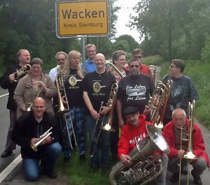 Auch im für sein Heavy Metal-Festival bekannten Wacken haben sich die evangelischen Posaunenchorbläser schon getroffen. In diesem Jahr ist das Sauerland dran. (Foto: privat)
