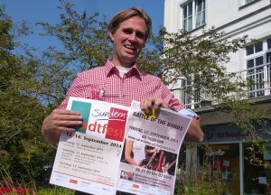 Jeroen Tepas, Geschäftsleiter des Stadtmarketing, wirbt für das Stadtfest in Sundern. (Foto: oe)