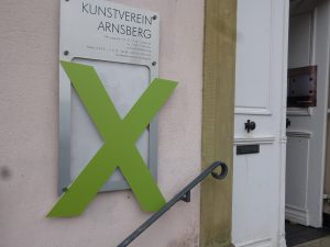 Auch am Eingang des Kunstvereins prangt ein X. (Foto: oe)