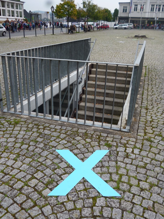 Jedes bunte X markiert eine Stelle, an der es bereits eine Ausstellung des Kunstvereins Arnsberg gegeben hat. (Foto: oe)