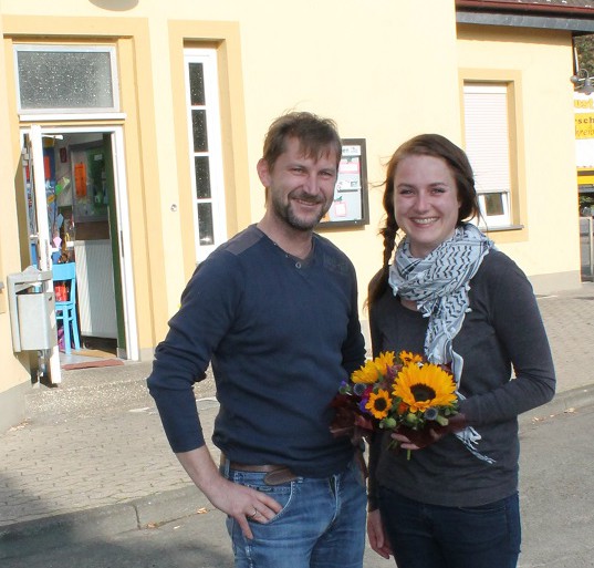 Christian Eckhoff vom Arnberger Jugendbüro begrüßte die neue Leiterin des Jugendzentrums Johanna Kenter. (Foto: Stadt Arnsberg)Hüsten 