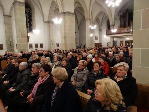 Fast 400 Besucher füllten die Sunderner St. Johannes-Kirche bei der Caritas-Veranstaltung. (Foto: Caritasverband)