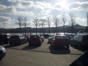Dank des Regionale-Projekts hat sich die Besucherzahl am Amecker Vorbecken vervielfacht. Doch für die vielen Autos stehen weniger Parkplätze zur Verfügung. (Foto: privat)