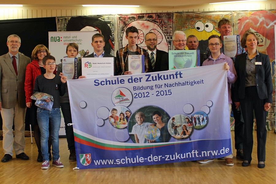 Die Delegation der Realschule Hüsten bei der Auszeichnung als "Schule der Zukunft" in Marsberg. (Foto: Realschule Hüsten)