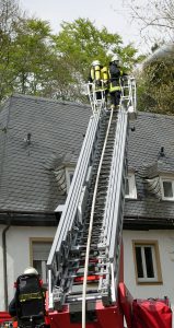 Drehleiter-Einsatz bei der Übung in Kloster Brunnen. (Foto: Feuerwehr)