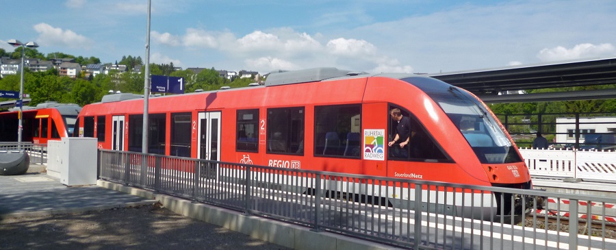 Die Züge auf der Oberen Ruhrtalbahn werden nicht durch eingleisige Tunnel bei oeventrop und Freienohl ausgebremst. (Foto: oe)
