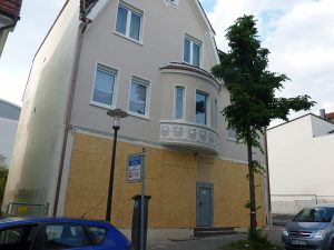 Das Haus Lange Wende 6a ist das mittlere von drei Jugendstilgebäuden, die das Klinikum gekauft hat. (Foto: oe)