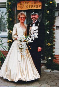 Silbernes Jubelkönigspaar: Hubert und Brunhild Wienecke regierten Stemel 1990/91. (Foto: Schützen)