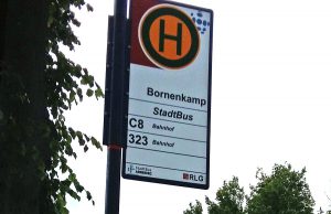 Haltestelle Bornekamp: Abfahrt der Linie C 8 immer zur vollen Stunde. (Foto: oe)