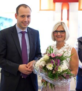 CDU-Vorsitzender Stefan Lange gratuliert Kerstin Pliquett zu ihrer Wahl. (Foto: Tim Hoffmann)