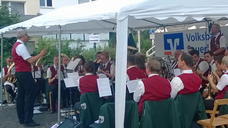 In diesem Sommer präsentieren sich wieder acht musikalische Vereine aus Sundern bei der Dämmerschoppen-Reihe auf dem Franz-Josef-Tigges-Platz. (Foto: Stadtmarketing)