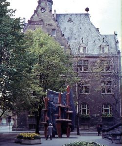 Vor 50 Jahren stand auch noch das alte Neheimer Rathaus. (Foto: FSK)