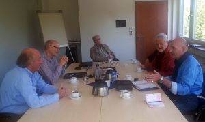 Ralph Brodel (r.) im Gespräch mit Stadtwerke-Geschäftsführern Hans-Walter Becker und Jürgen Schwarberg (v.l.) (Foto: Klaus Plümper)