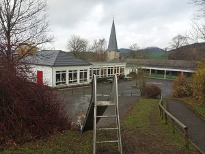 Wegen voller Klassen in der Stockumer Grundschule müssten Flüchtlingskinder, die nach Stockum kommen, möglicherweise nach Allendorf zur Schule. (Foto: oe)