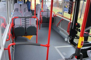 Die neuen Stadtbusse haben jetzt zwei Abstellflächen für Kinderwagen, Rollstühle und Rollatoren. (Foto: RLG)