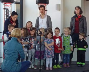 Kinder aus der KiTa Entenhausen bei der Campus.Eröffnung. (Foto: oe)