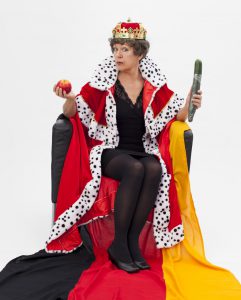 Lioba Albus als Königin in Egoland. (Foto: Sibylle Ostermann)