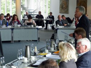 Das evangelische Parlament im Sauerland diskutierte die Frage: Präses oder Bischof? (Foto: KKB)