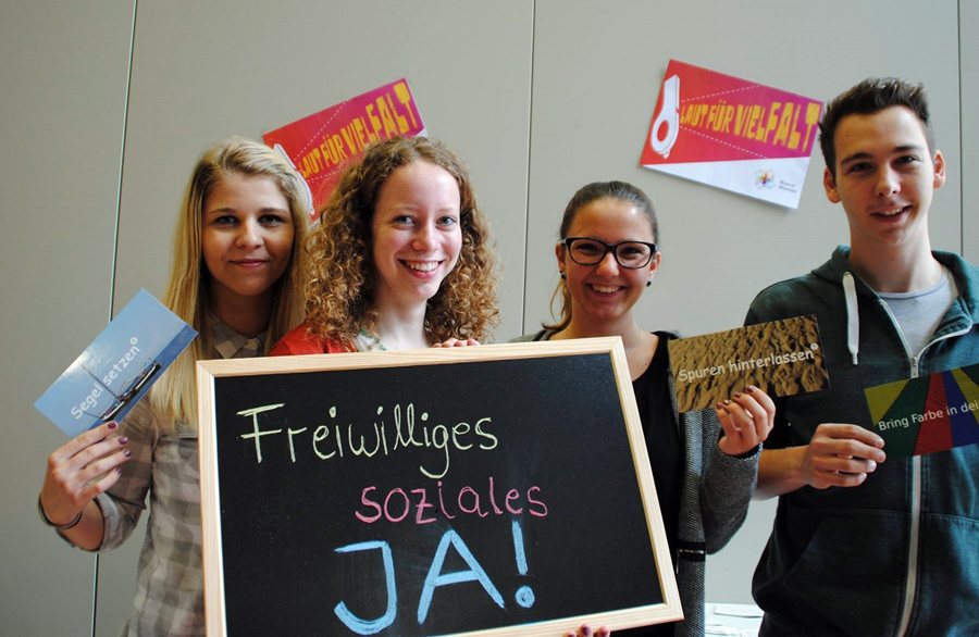 Im Freiwilligen Sozialen jahr sind im Raum Arnsberg noch viele Sellen frei. (Foto: IN VIA)