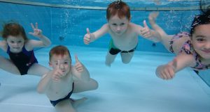 „Das Alter von fünf bis sechs Jahren ist der beste Zeitpunkt, um das Schwimmen zu erlernen“ (Foto: Ev. Lukas-Familienzentrum)