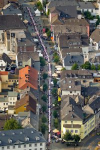 115 Tische reihen sich beim AltstadtDinner aneinander. (Foto: Verkehrsverein)