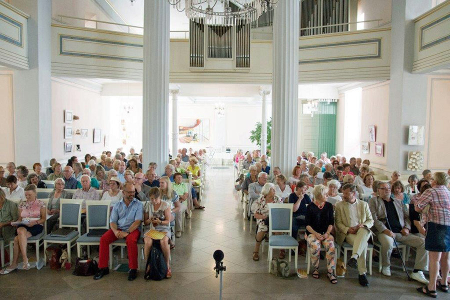 Viel Beifall spendeten die Besucher des literarischen Gottesdienstes im vergangenen Jahr den Mitwirkenden. (Foto: Gernot Disselhoff)