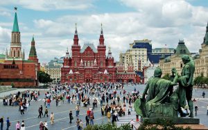 Der rote Platz im Zentrum der Moskauer Altstadt – eine VHS-Studienreise führt 2017 in die russischen Metropolen Moskau und St. Petersburg.
