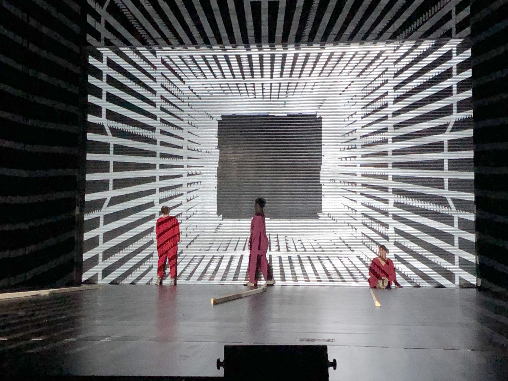 Zeitgenössische Theaterperformance für alle Sinne heute und auf