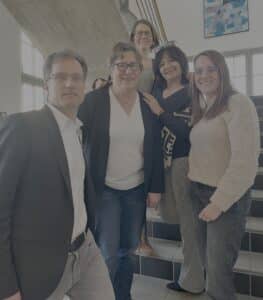 Das Team der vhs Arnsberg/Sundern freut sich auf das neue Frühjahrssemester mit über 500 Kursen und Workshops. (Foto: vhs Arnsberg/Sundern)