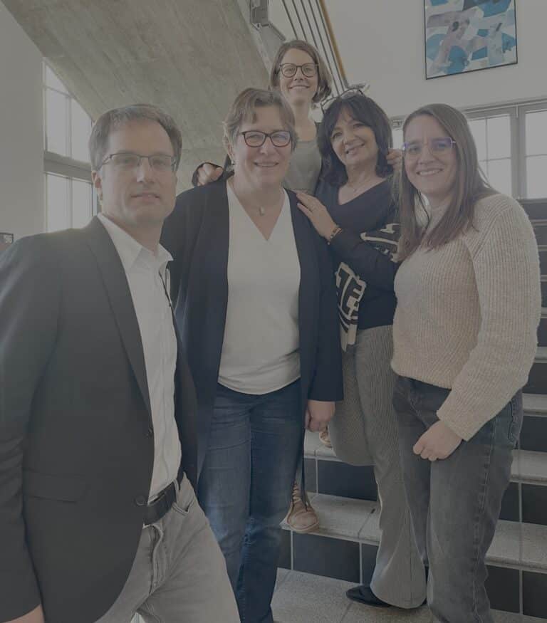 Das Team der vhs Arnsberg/Sundern freut sich auf das neue Frühjahrssemester mit über 500 Kursen und Workshops. (Foto: vhs Arnsberg/Sundern)