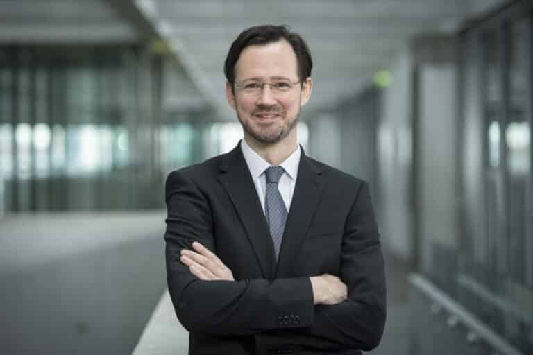 Dirk Wiese (SPD), Erster Parlamentarischer Geschäftsführer der SPD-Bundestagsfraktion und Bundestagsabgeordneter, ruft Jugendliche zur Teilnahme am Planspiel „Jugend und Parlament“ im Deutschen Bundestag auf. (Foto: Marco Urban)